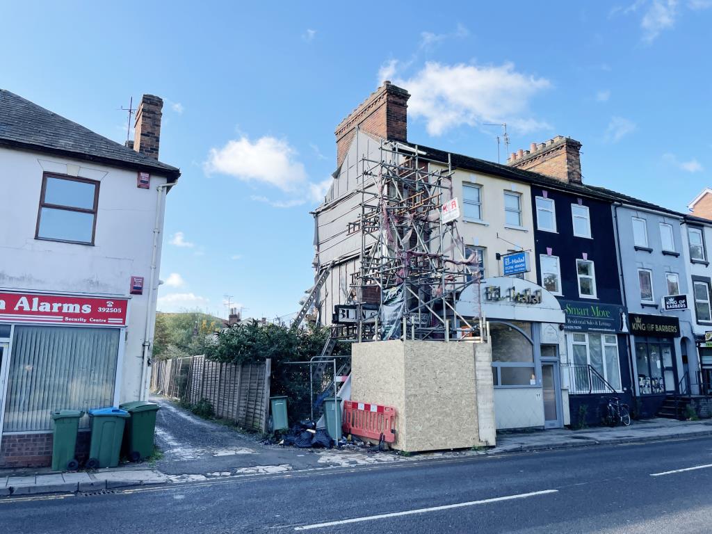 Lot: 77 - TOWN CENTRE SITE WITH POTENTIAL FOR DEVELOPMENT -